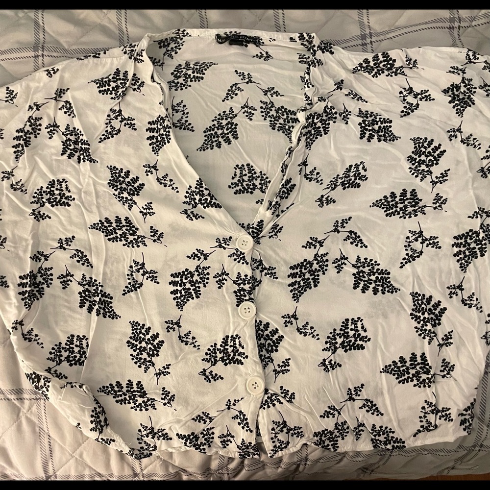Me amo punto floral black and white casual button down